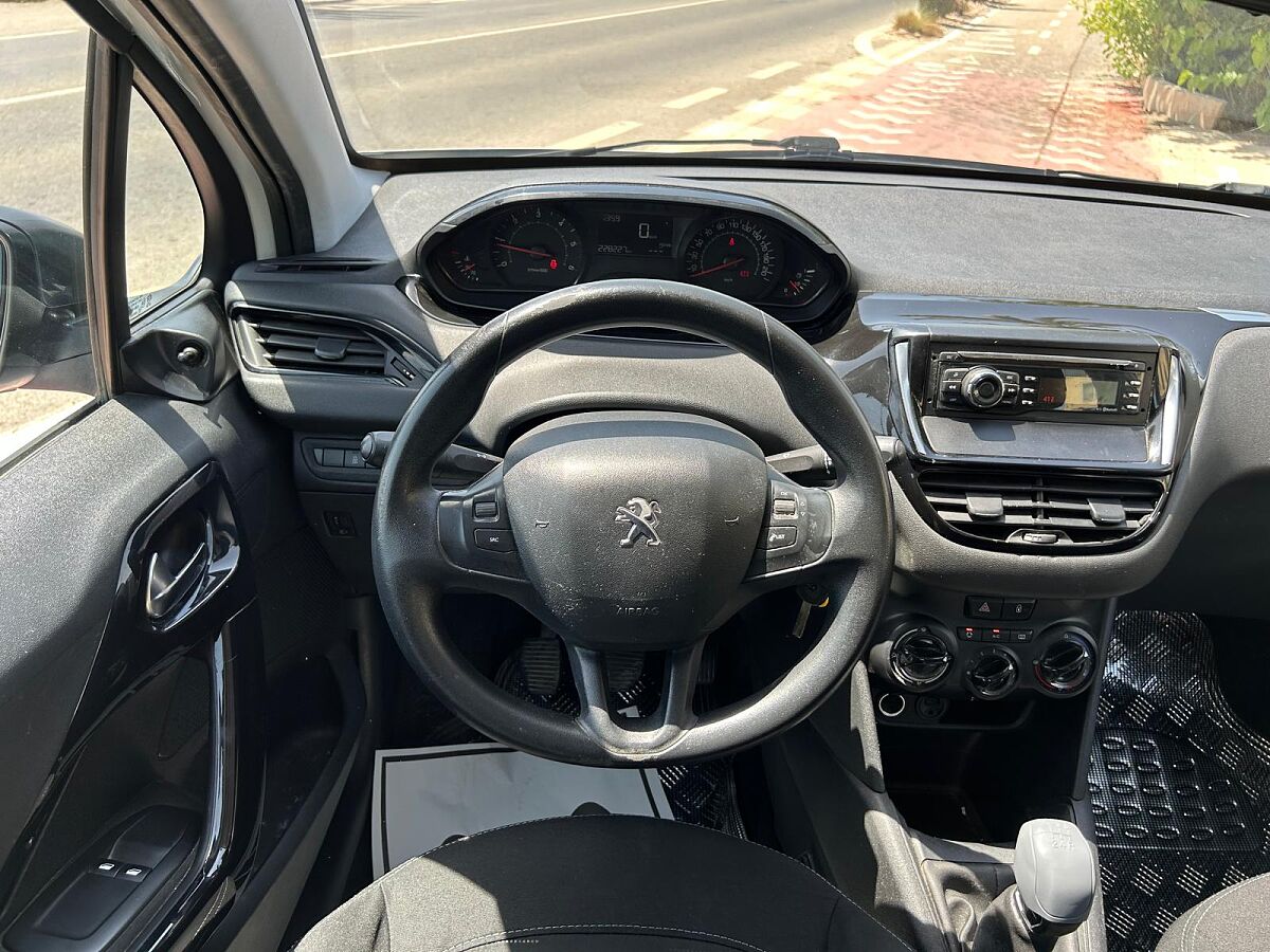 PEUGEOT 208 ACTIVE 1.4 HDI MANUAL SPANISH LHD IN SPAIN 142000 MILES SUPERB 2013